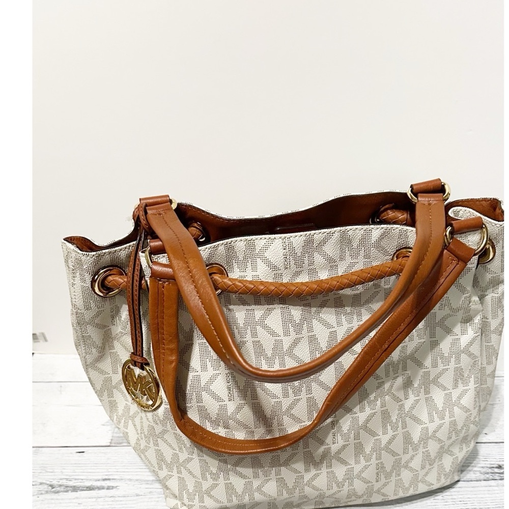 MICHAEL MICHAEL KORS
Jet Set Item Large Gathered Logo Tote - Picture 7 of 10